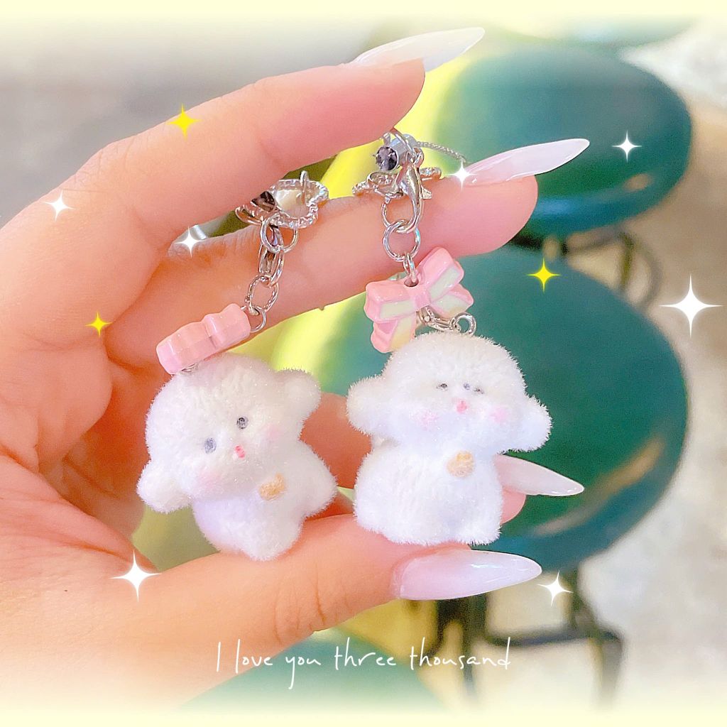 ** Dây đeo điện thoại cún trắng phủ lông nơ hồng