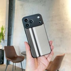 ** Ốp IP 17 Pro dẻo lưng giả da họa tiết Pixel