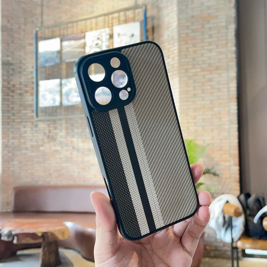 ** Ốp IP 16 Pro dẻo lưng giả da họa tiết Pixel