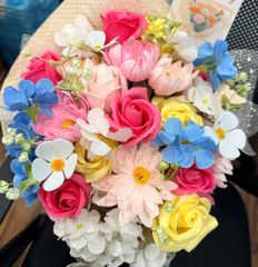 ** Bó hóa mix nhiều màu cốt ốc quế màu kem