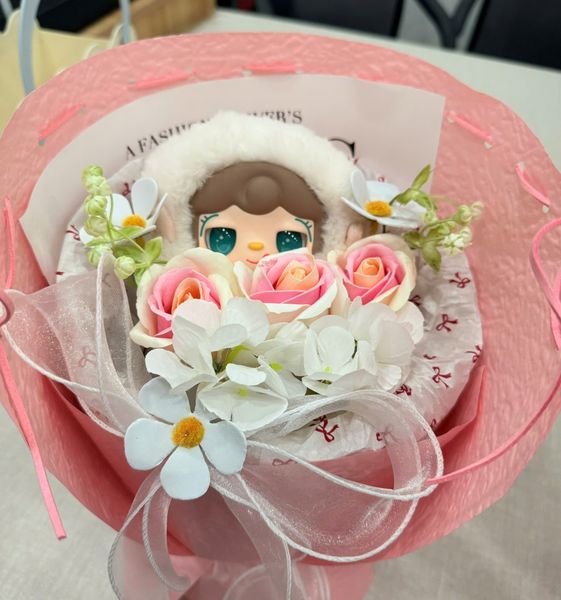 ** Bó hoa Yooki V1 giấy dập nổi hồng