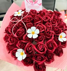 ** Bó hoa hồng cốt tròn giấy dập nổi màu hồng