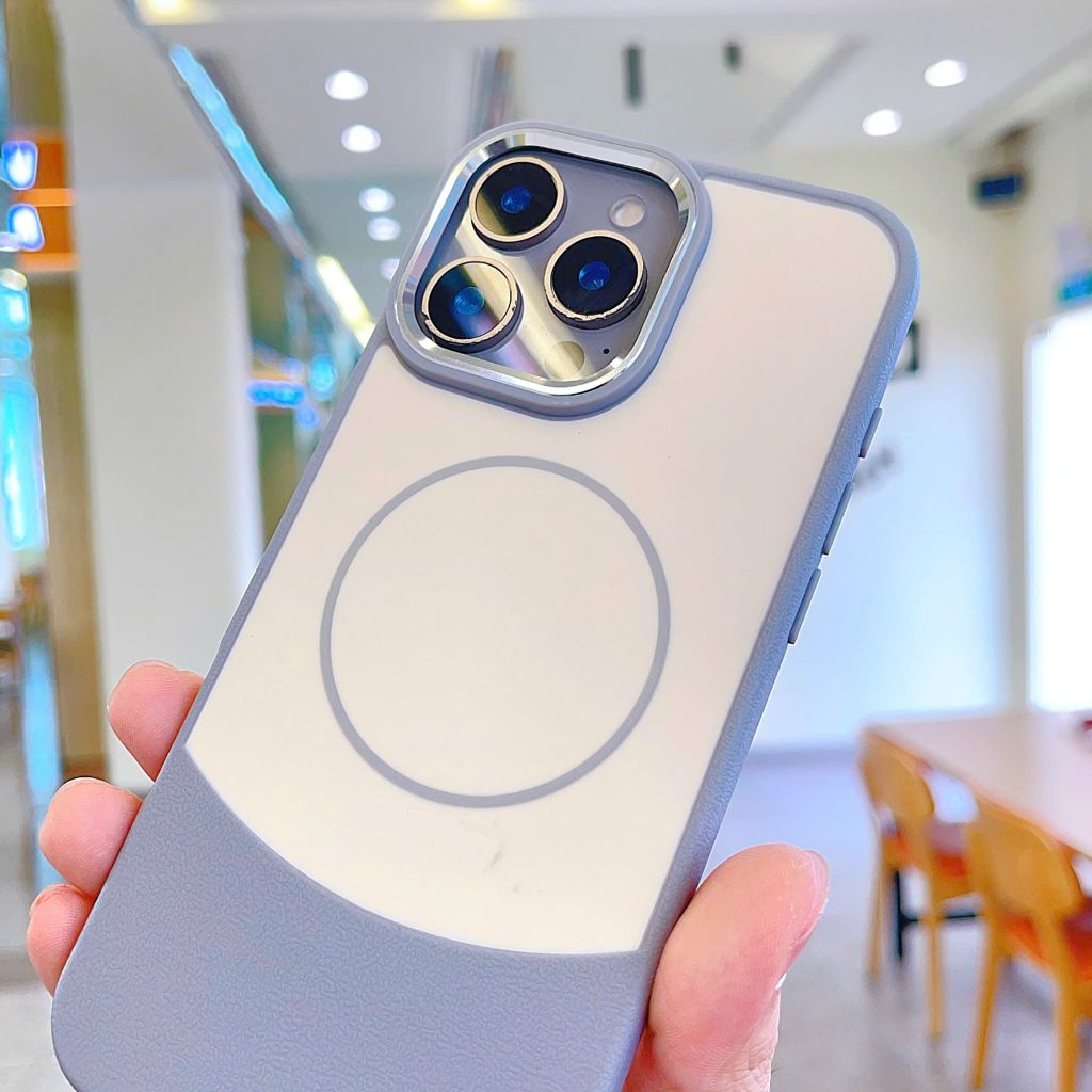 ** Ốp IP 15 Pro Max phối vân da viền camera bạc magsafe