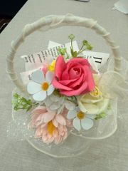 ** Giỏ hoa hồng lụa phối mẫu đơn