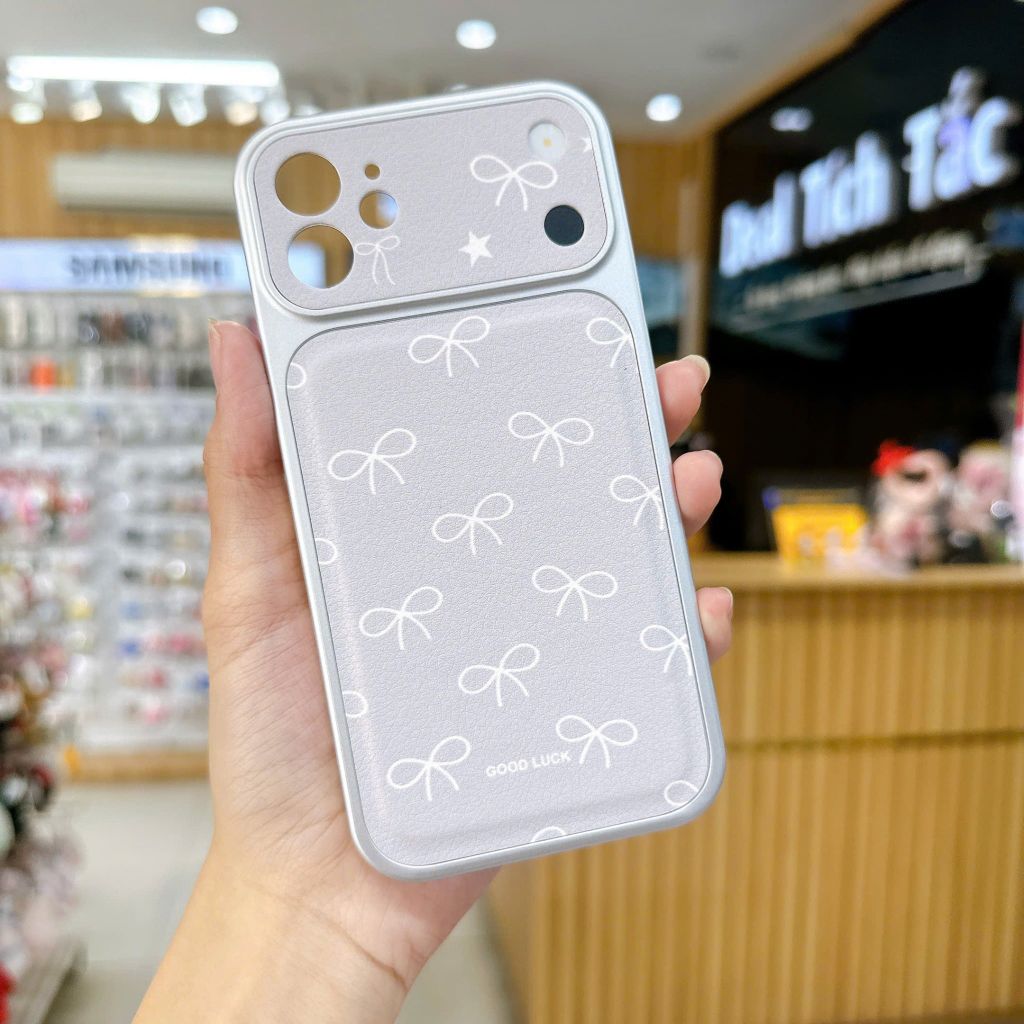 ** Ốp IP 12 6.1 vân da viền dẻo xi bạc camera in hình