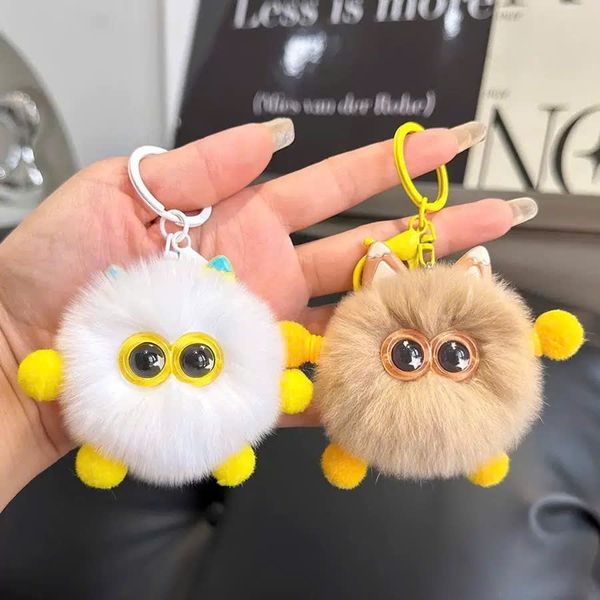 ** Móc khóa quái vật lông dài chân vàng