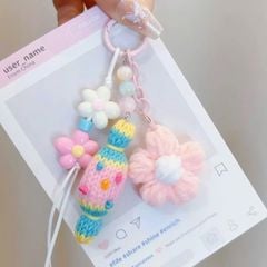 ** Móc khóa len viên kẹo và bông hoa