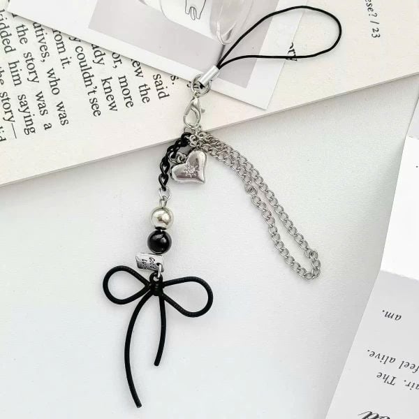 ** Dây đeo điện thoại nơ đen trái tim bạc