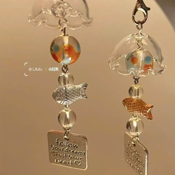 ** Dây đeo điện thoại chuông gió cá mini thẻ bài