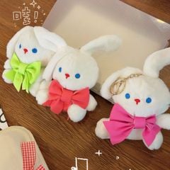 ** Móc khóa bông thỏ trắng nơ hồng/xanh