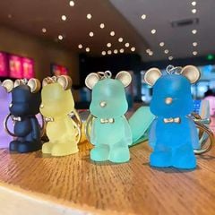 ** Móc khóa gấu Bearbrick màu trơn tai nâu