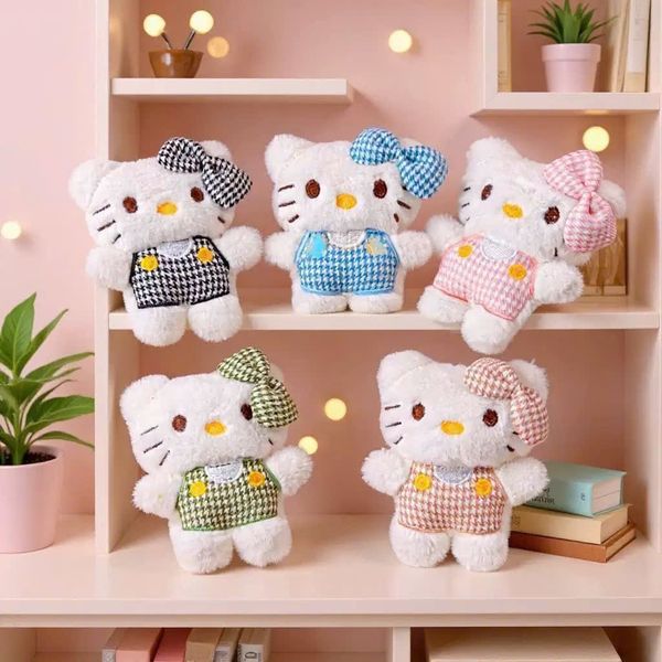 ** Móc khóa bông Kitty áo và nơ caro