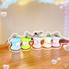 ** Dây đeo điện thoại táo cắn đính mặt Kitty