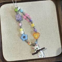 ** Dây đeo điện thoại mèo cute bám cành cây