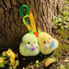 ** Móc khóa bông Vịt đeo máy ảnh vàng/xanh lá