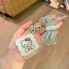 ** Combo bảo vệ cóc, cáp sạc và dây quấn Kitty ôm gấu bạc
