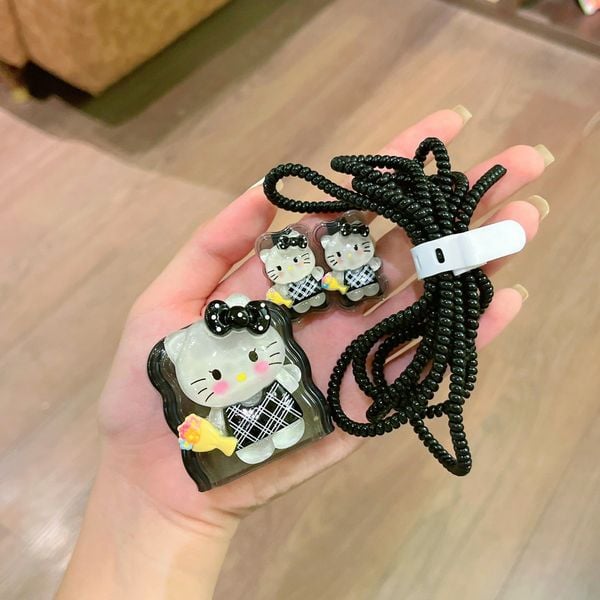 ** Combo bảo vệ cóc, cáp sạc và dây quấn Kitty mặc áo cầm hoa