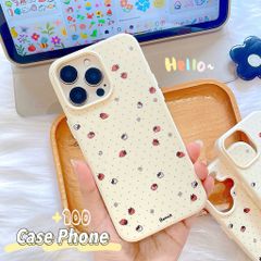 ** Ốp iPhone 14 Pro dẻo nền kem chấm bi in quả dâu