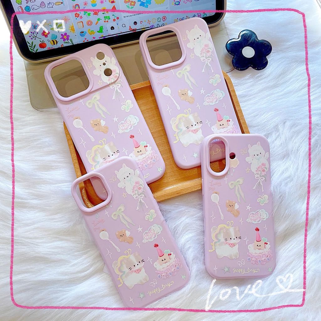 ** Ốp iPhone 15 Pro dẻo hồng in mèo và cừu Happy day