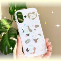 Ốp iPhone 16 6.1 nền hồng 4 mèo trắng