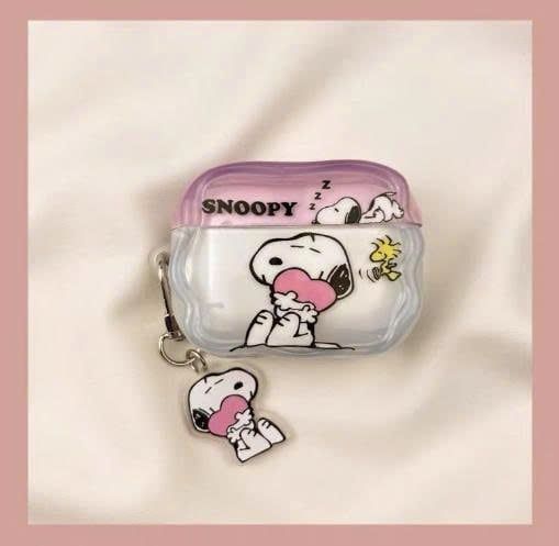 ** Case Airpods Pro 3 cún Snoopy ôm tim nắp hồng