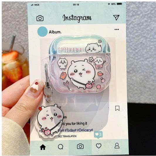 ** Case Airpods Pro Chiikawa nắp xanh nền hồng
