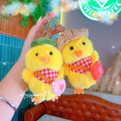 ** Móc khóa bông vịt vàng đội mũ sen đeo túi