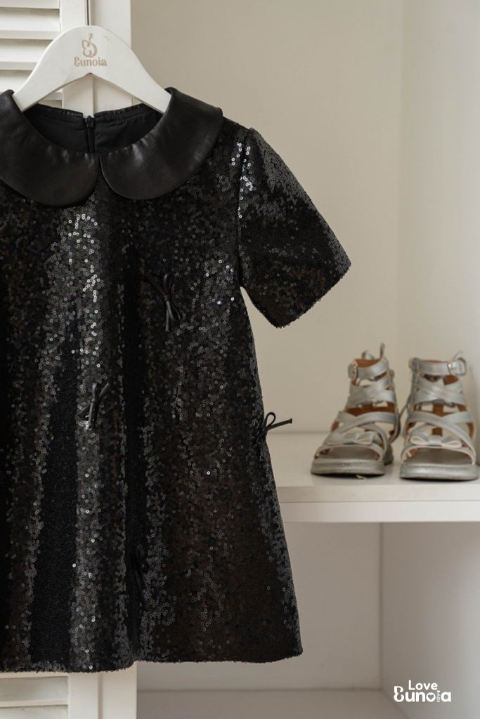 LE20 - Váy Sequin có tay cổ sen cho bé gái