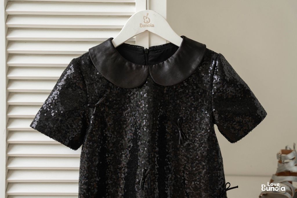 LE20 - Váy Sequin có tay cổ sen cho bé gái