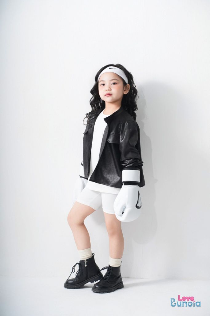 LE09 - Quần biker shorts trắng dáng ngắn cho bé gá