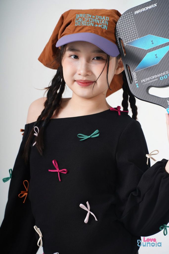 LE22 - Áo lệch vai gắn nơ nhỏ cho bé gái