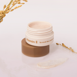  Tẩy Da Chết Môi kết hợp giữa vitamin E và hạt gạo làm mềm và dưỡng môi mịn màng The Face Shop Vitamin E Lip Scrub Rice (14 g) 