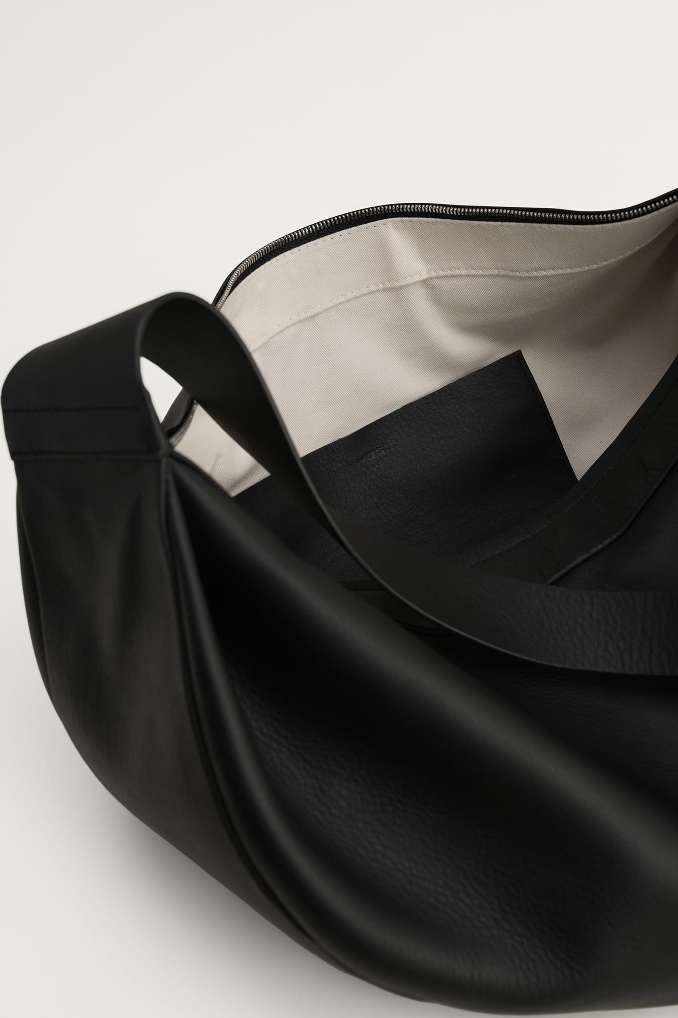 ブラックレザーショルダーバッグ　Waa Studios BÁ BAG – waa. studios