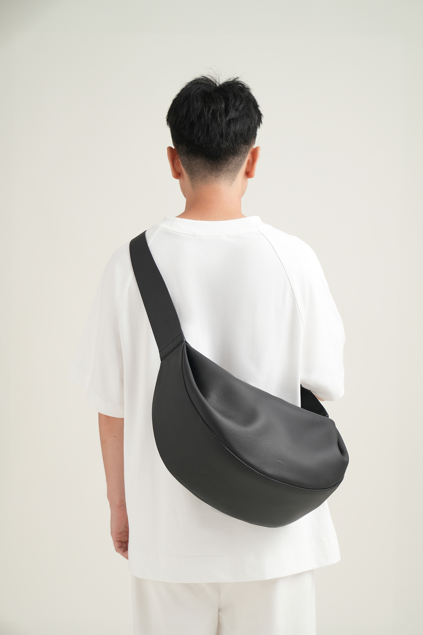 ブラックレザーショルダーバッグ　Waa Studios waa.studios】BAA BAG | 『Scrap Book』『LAGLAIA』公式ファッション