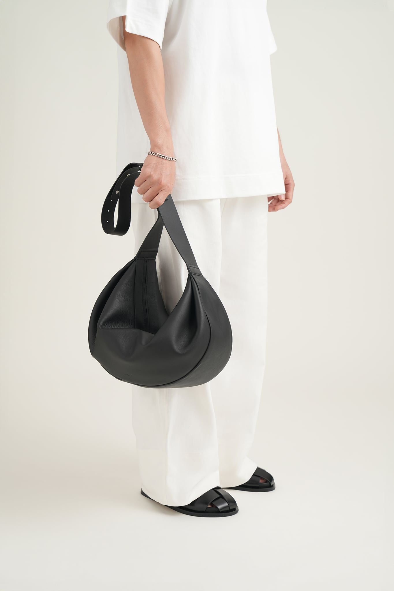 ブラックレザーショルダーバッグ　Waa Studios BÁ BAG – waa. studios