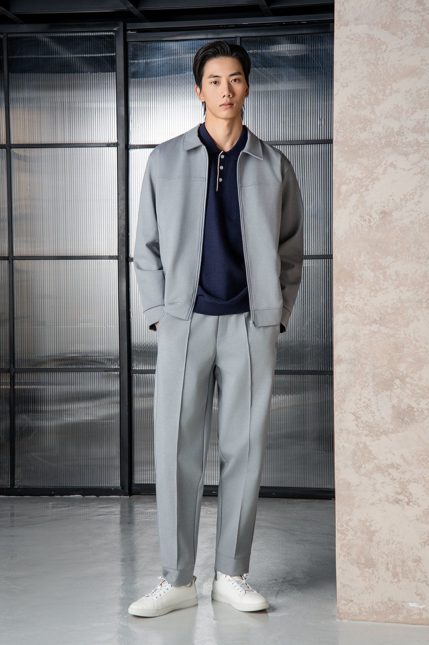  Áo khoác nỉ bộ trơn cổ bẻ thêu logo ở tay áo GWCS821 - GWBS821 