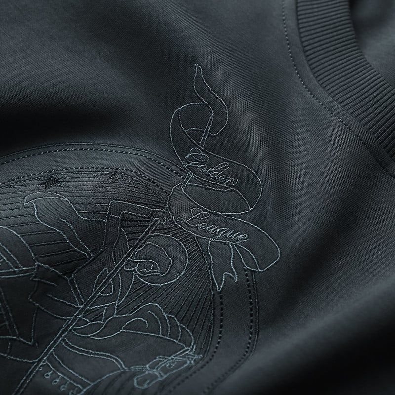  Áo nỉ họa tiết thêu hình Refined luxury GWTW825 