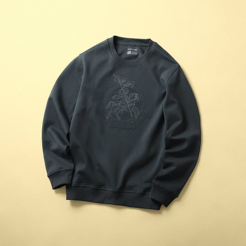  Áo nỉ họa tiết thêu hình Refined luxury GWTW825 