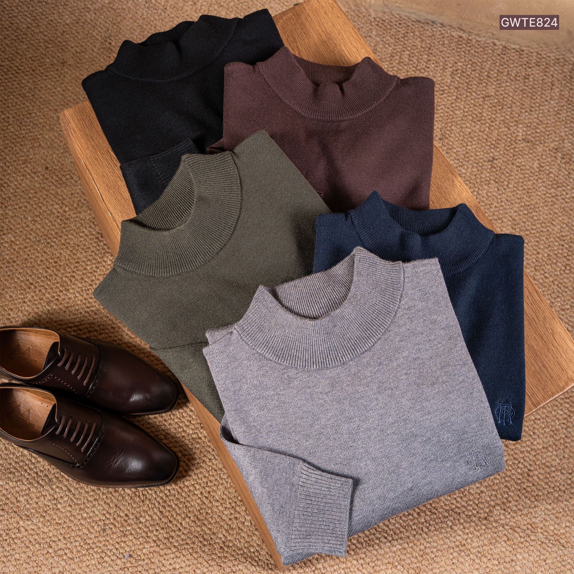  Áo len trơn cổ trụ thêu logo ngực GWTE824 