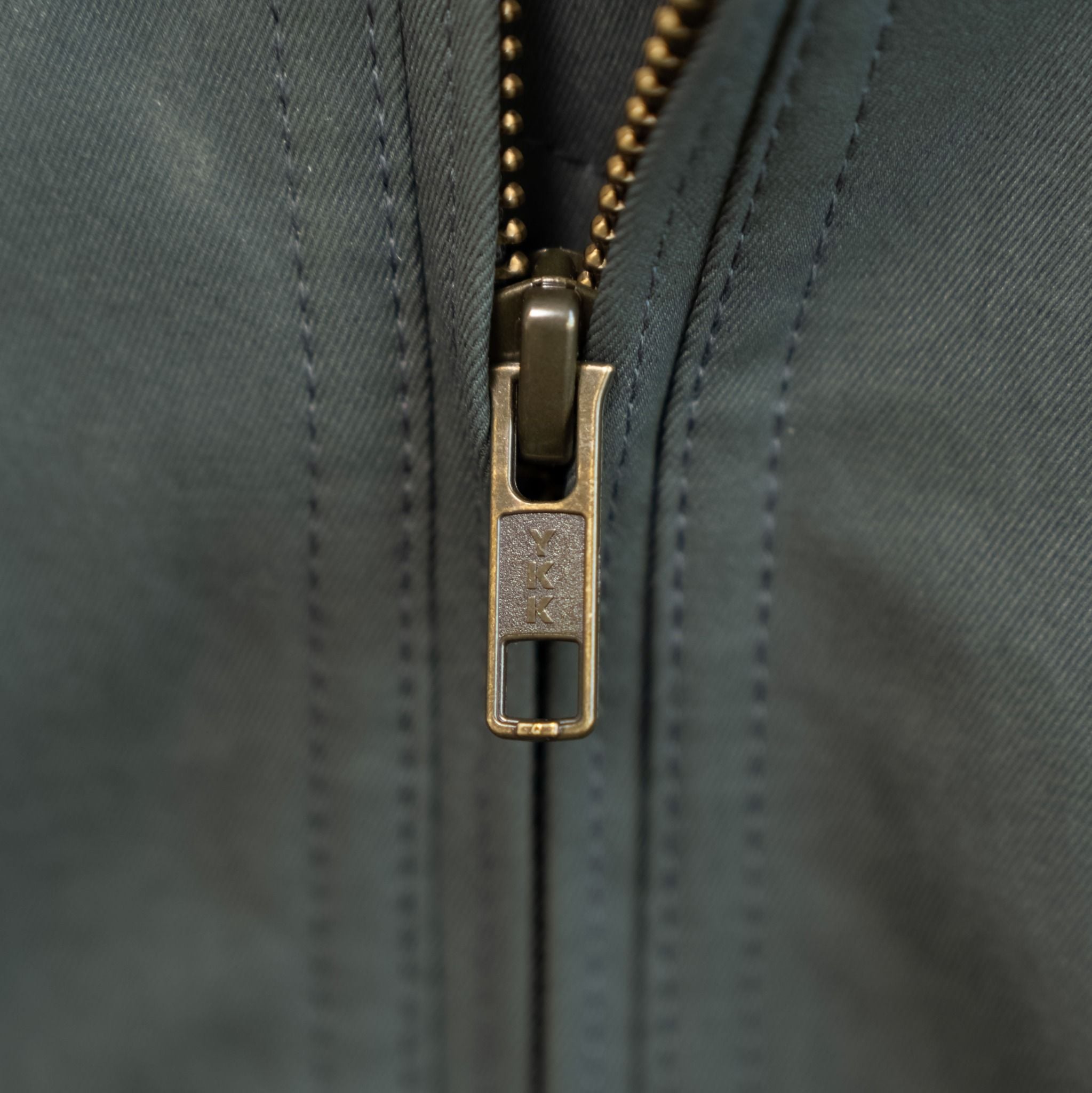  Áo khoác khaki 2 lớp chần bông cổ bomber thêu logo mặt sau GWCJ503 