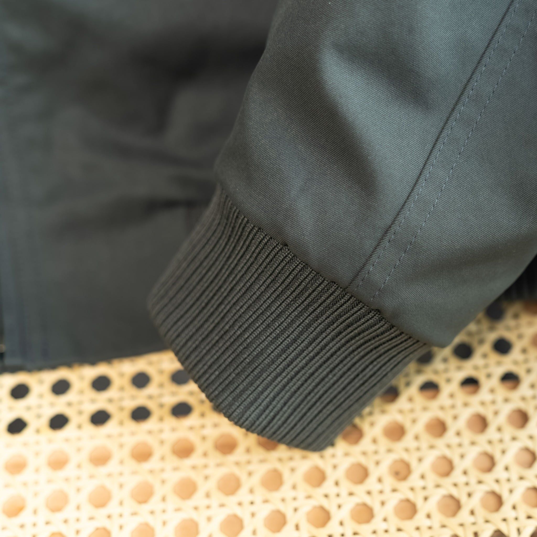  Áo khoác khaki 2 lớp chần bông cổ bomber thêu logo mặt sau GWCJ503 