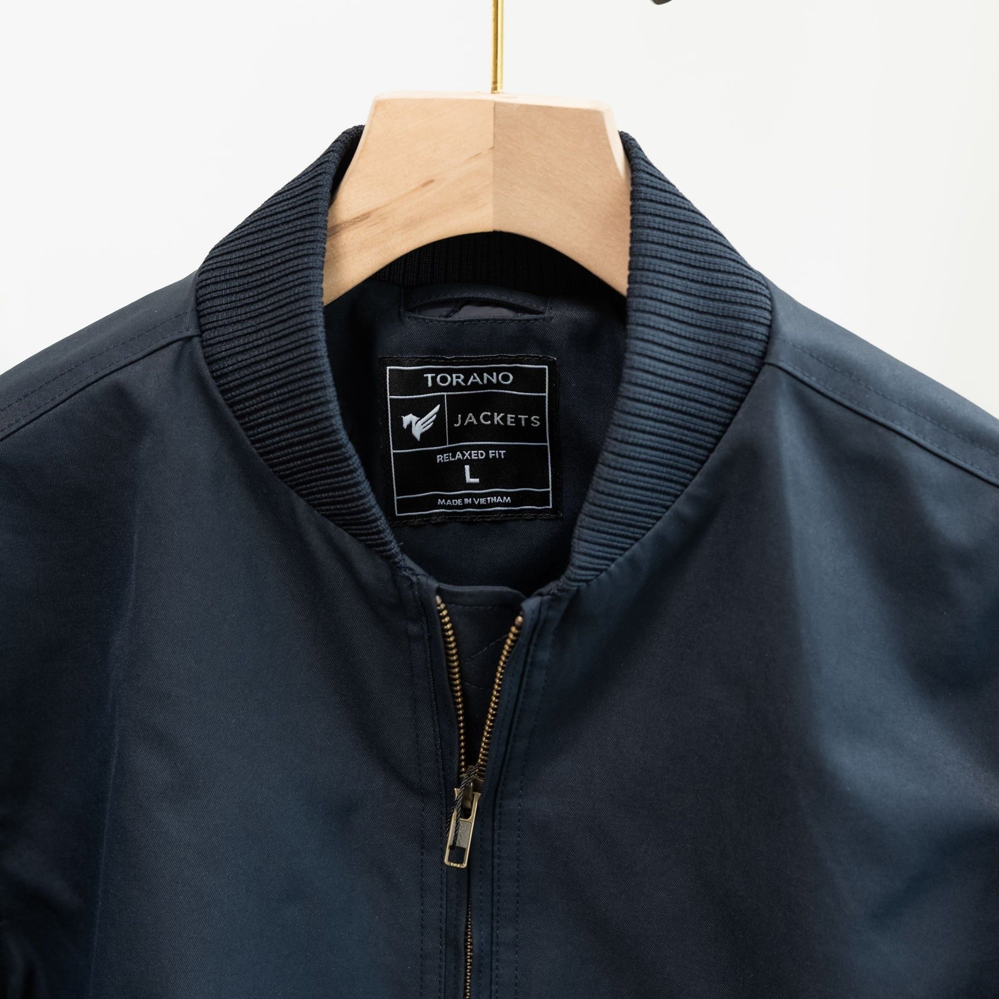  Áo khoác khaki 2 lớp chần bông cổ bomber thêu logo mặt sau GWCJ503 