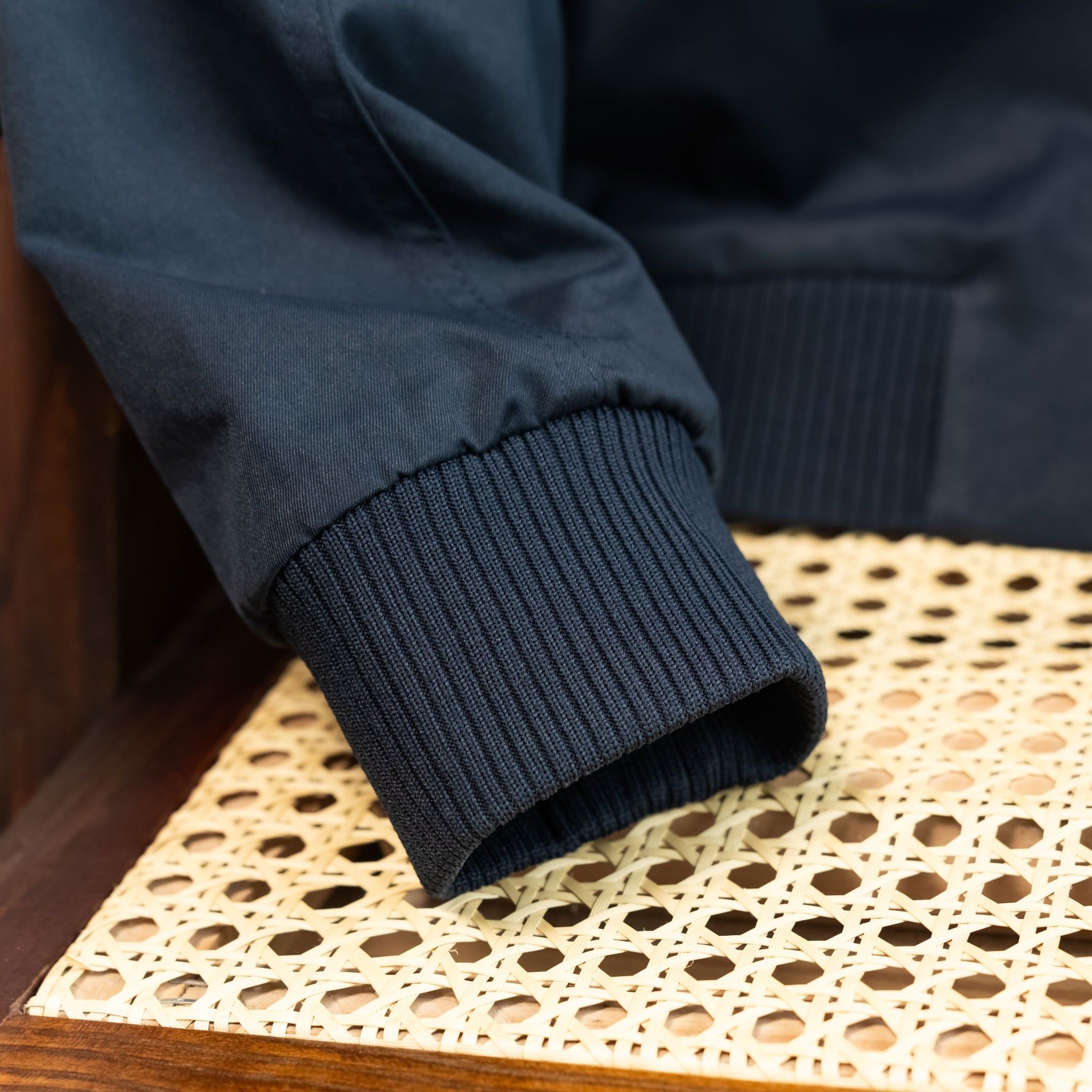  Áo khoác khaki 2 lớp chần bông cổ bomber thêu logo mặt sau GWCJ503 