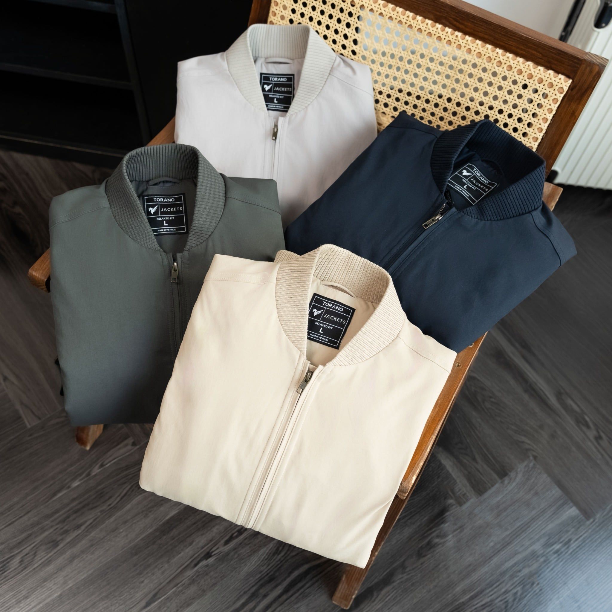  Áo khoác khaki 2 lớp chần bông cổ bomber thêu logo mặt sau GWCJ503 