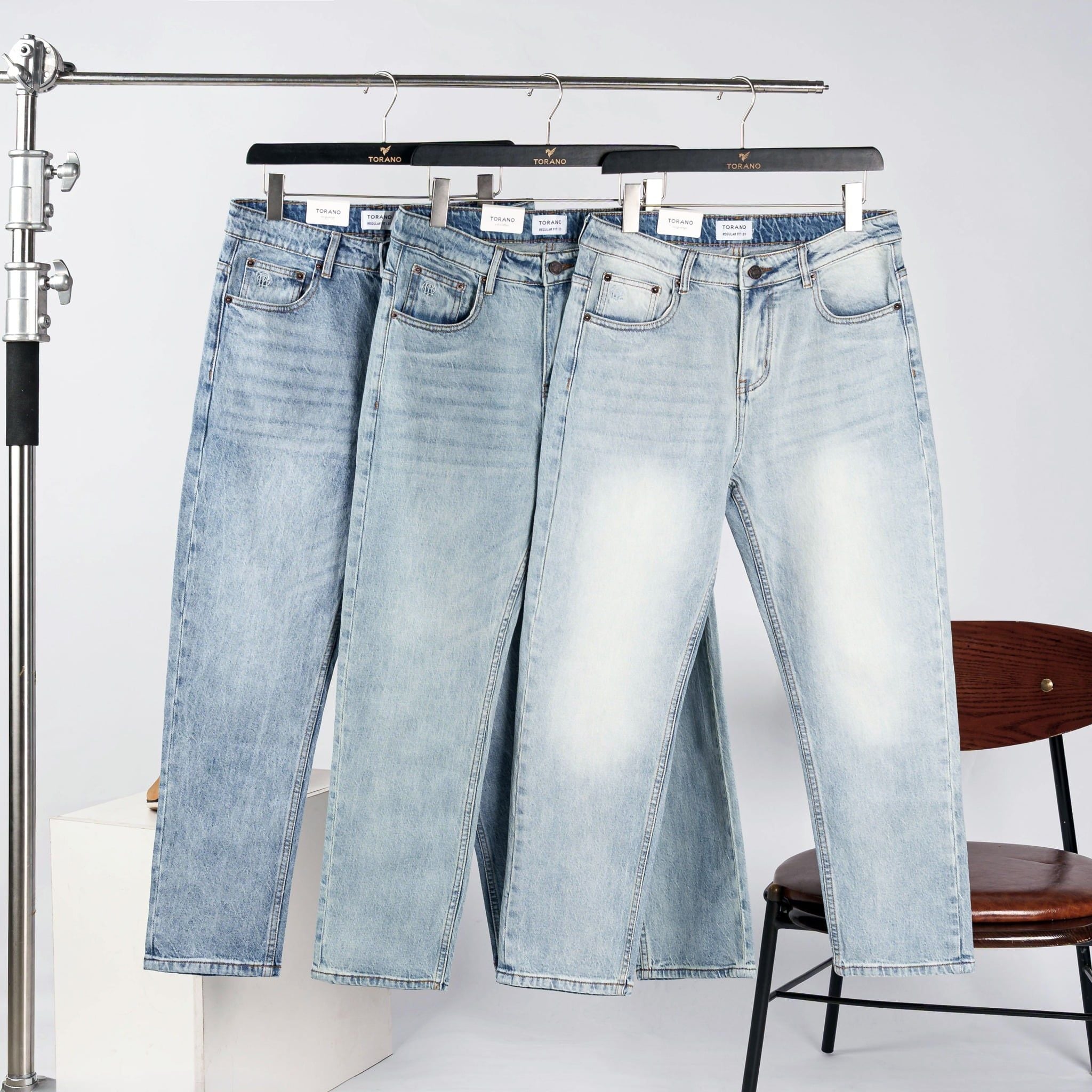  Quần Jeans basic regularfit thêu logo GABJ902 