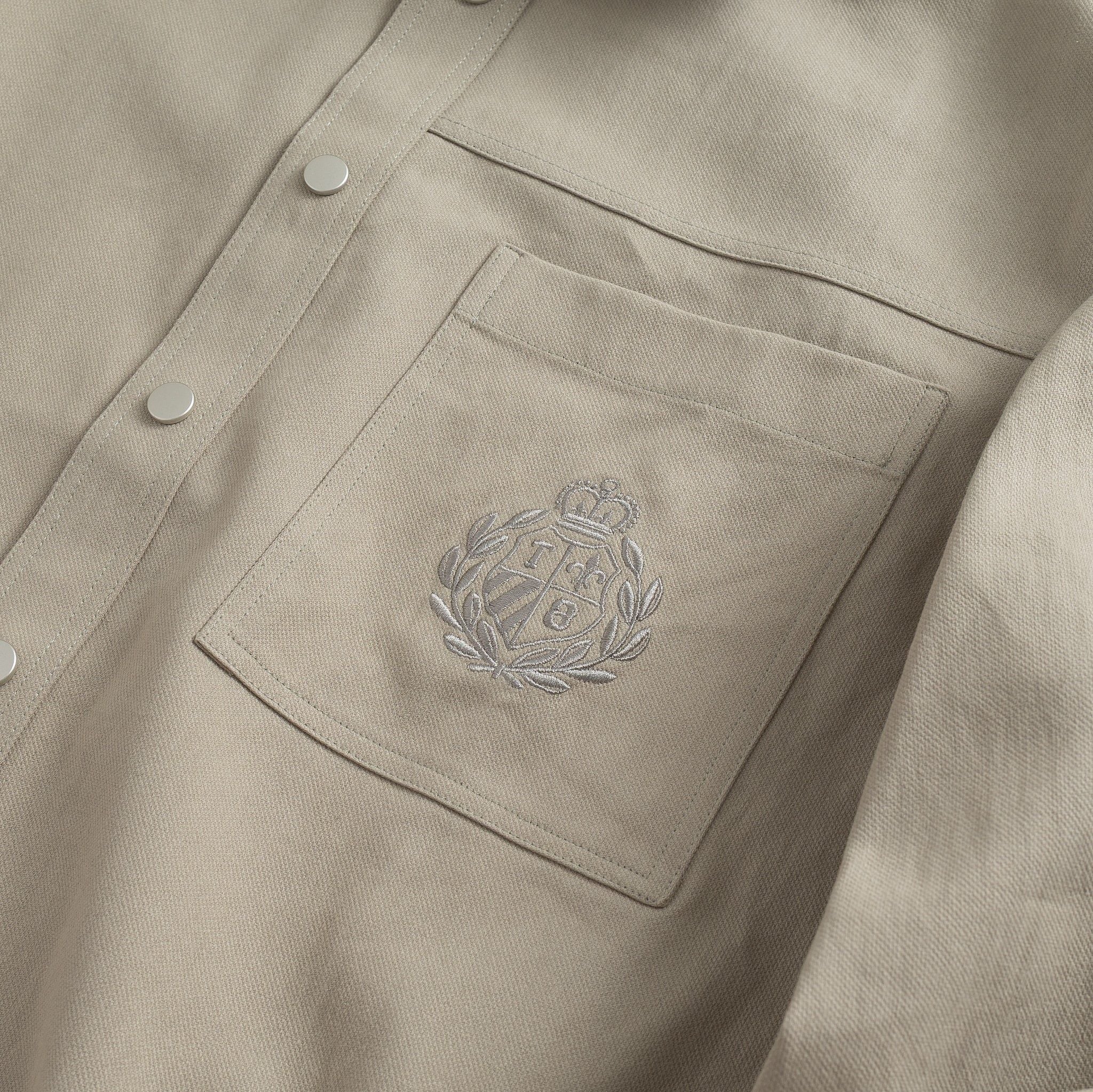  Sơ mi dài tay khaki relaxedfit thêu logo túi ốp 2.GATB303 