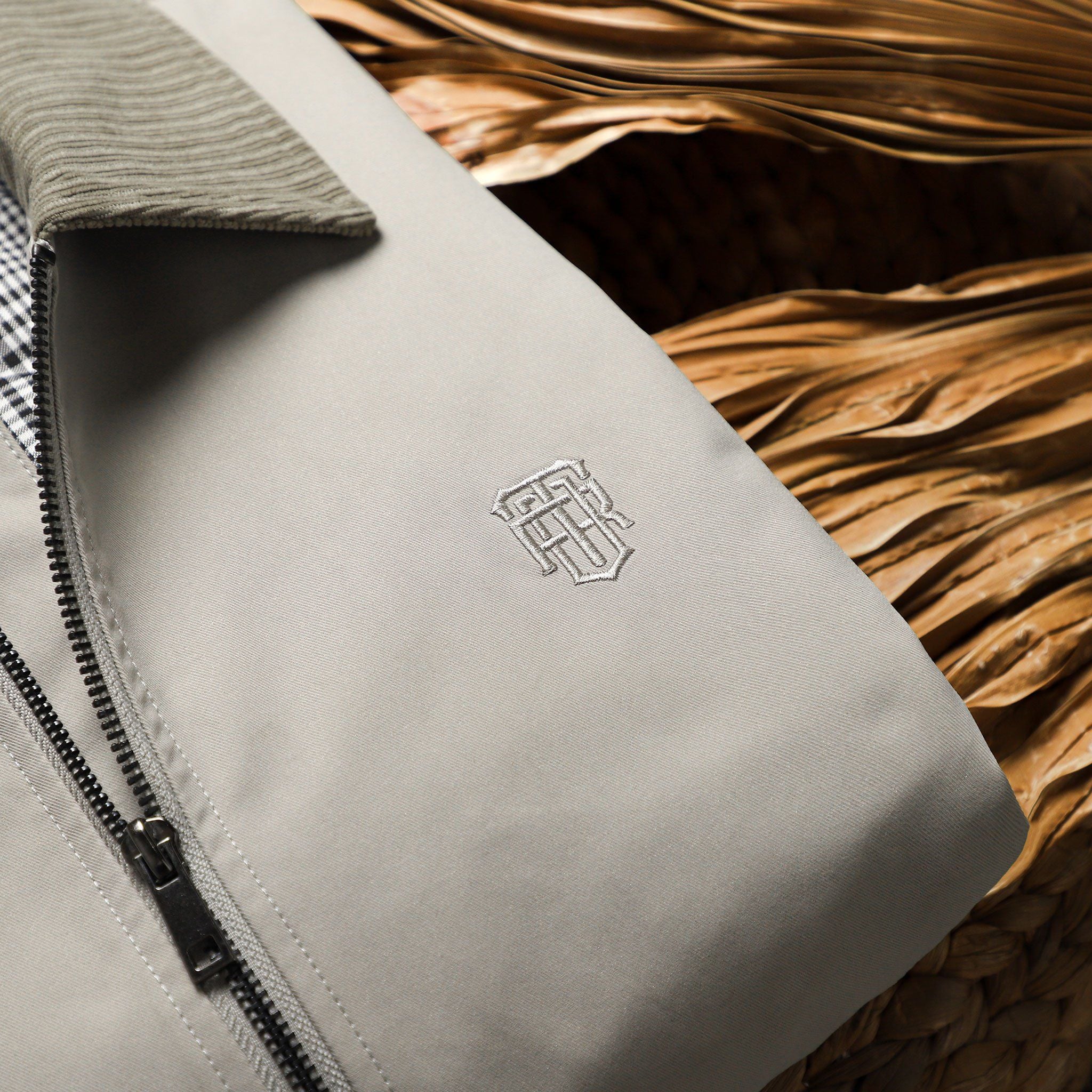  Áo khoác khaki 2 lớp túi khóa thêu logo ngực GWCJ901 