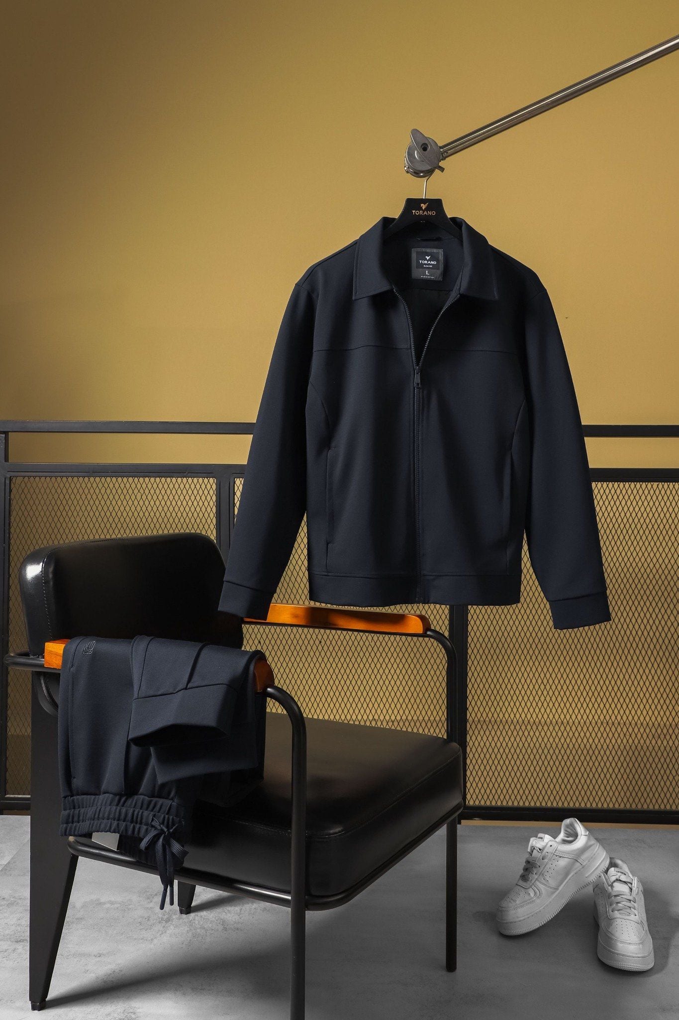  Áo khoác nỉ bộ trơn cổ bẻ thêu logo ở tay áo GWCS821 - GWBS821 