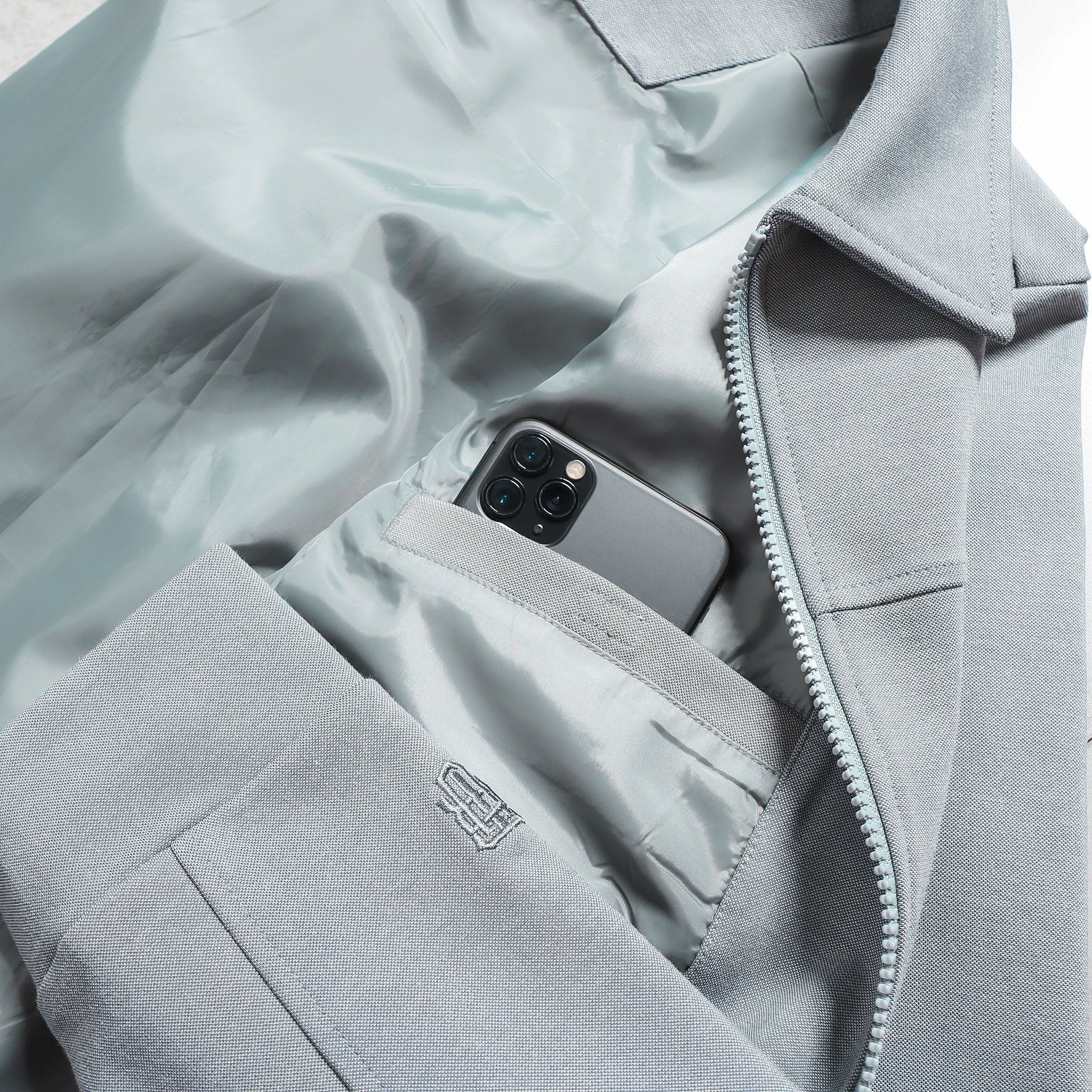  Áo khoác nỉ bộ trơn cổ bẻ thêu logo ở tay áo GWCS821 - GWBS821 