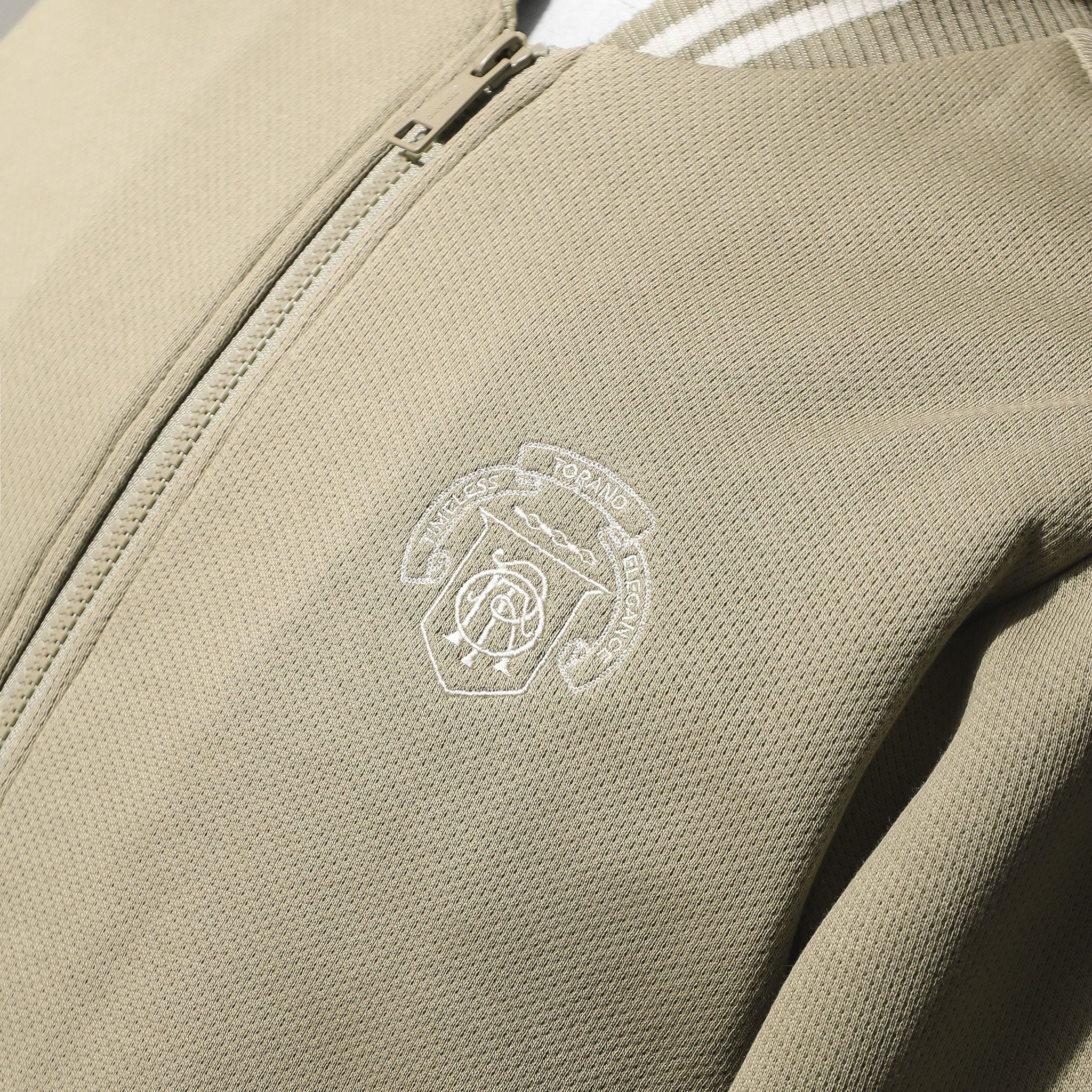  Áo khoác nỉ cổ bomber thêu logo ngực GWCS823 